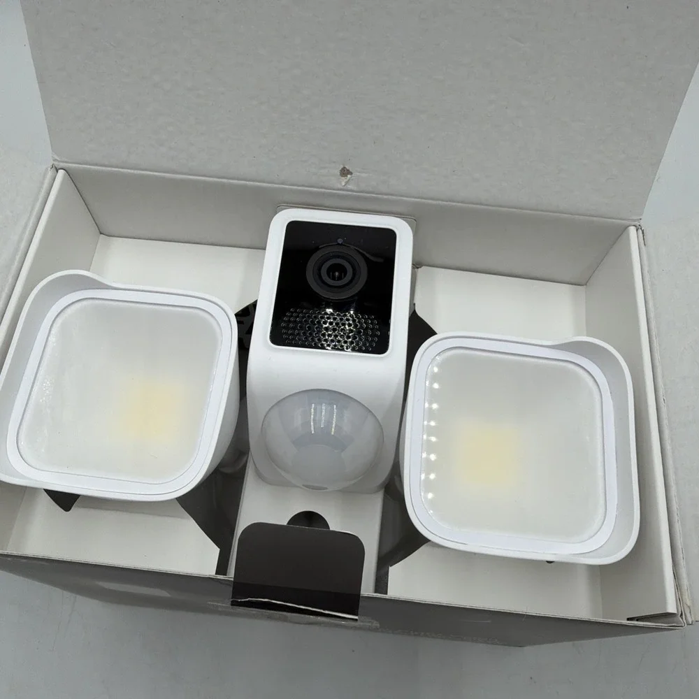 Wyze Cam Floodlight V2 Motion-Activated 2K HD Color Night Vision Camera